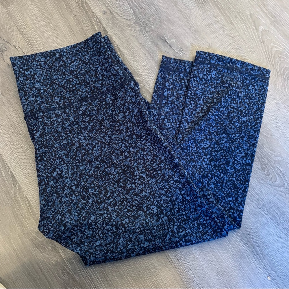 LuLu Lemon Capri leggings.